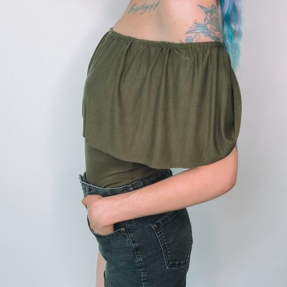 FashionNova Green Over The Shoulder Ruffle - Picture 3 of 5
